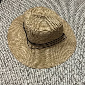 MAIN CHARACTER SUN HAT